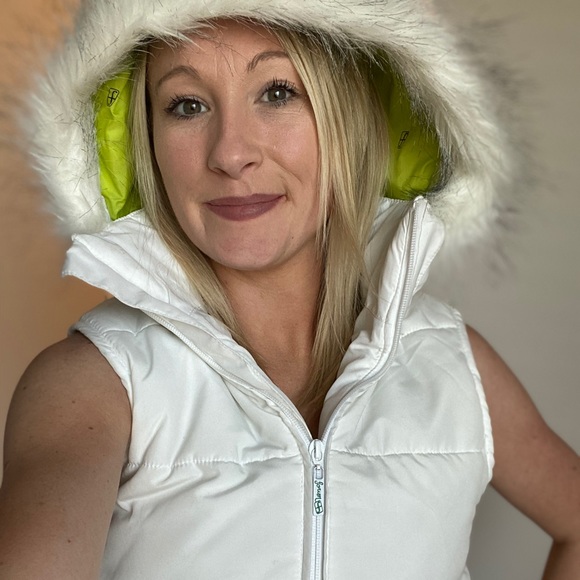 White Forum Puffer Jacket - Picture 4 of 5